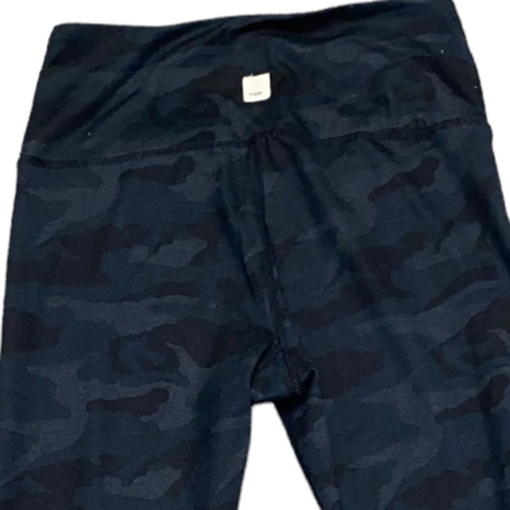 EUC Vuori Black Gray Camo Leggings with elasticized ankle Size XS